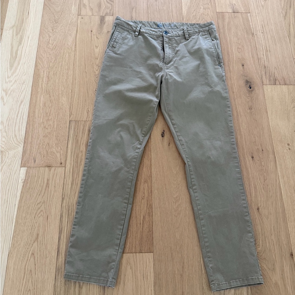 Vuori Collins men’s Khaki pants 33x30 slim fit